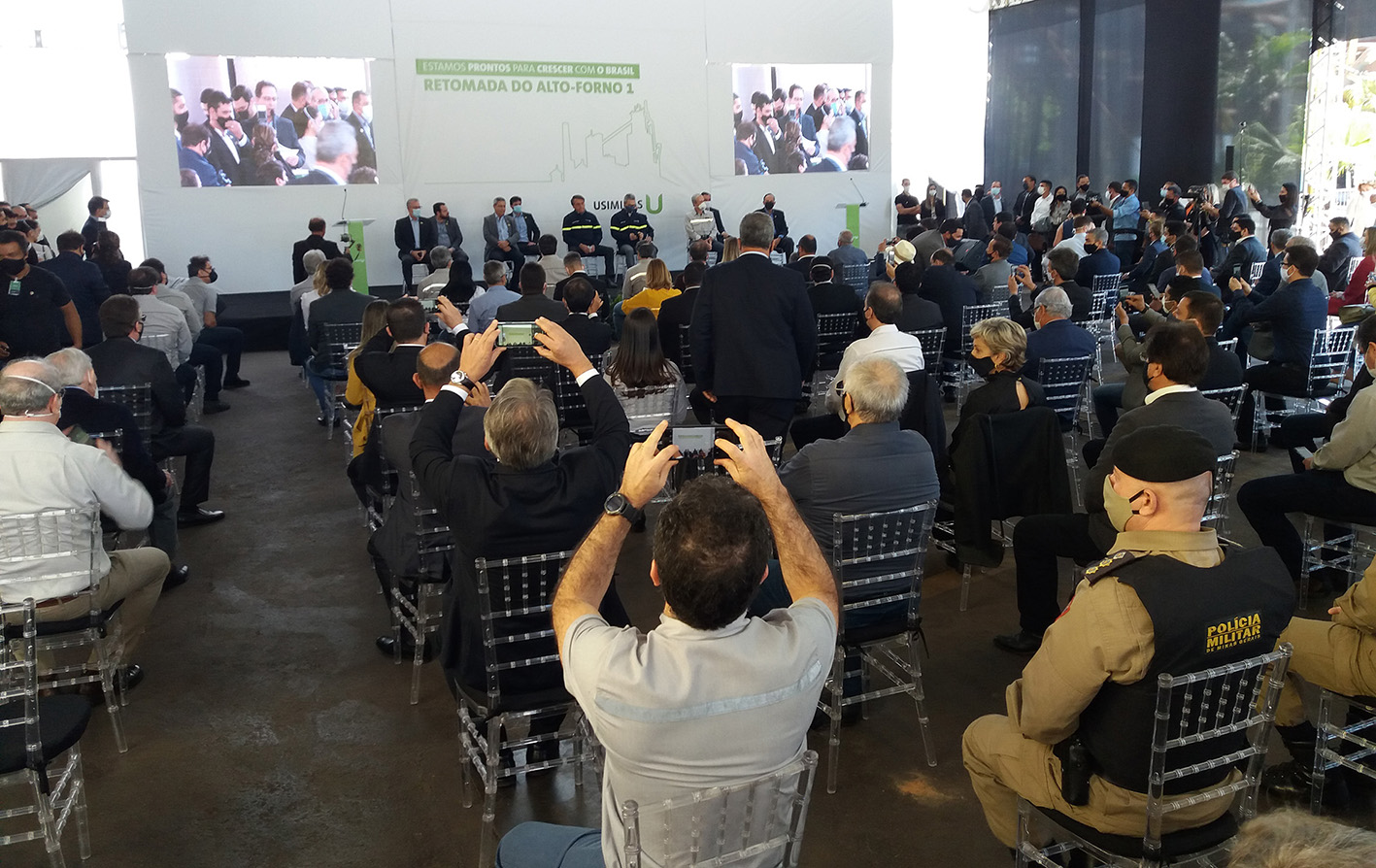 Usiminas retoma alto-forno nº 1, inaugurado em 1962