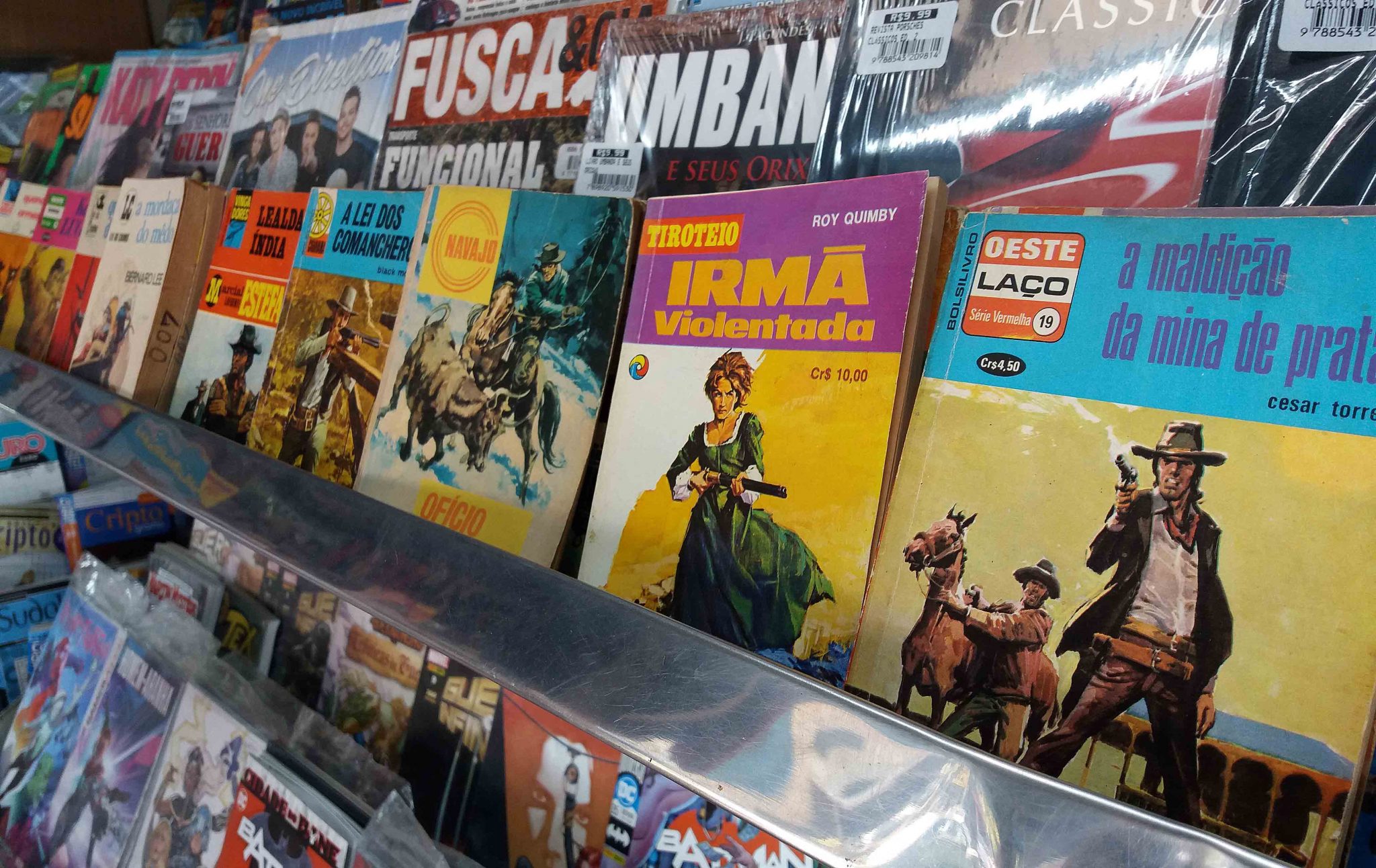 A era de ouro dos Livros de Bolso é revivida em bancas de sebos ou ...