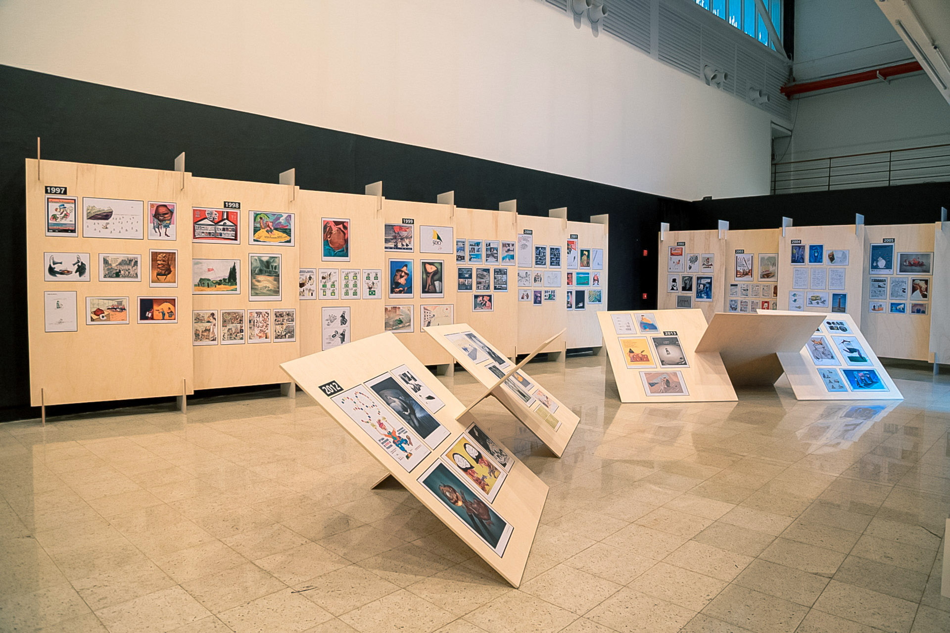Exposição inédita no país conta a história das “Cinco Décadas de Humor Gráfico”