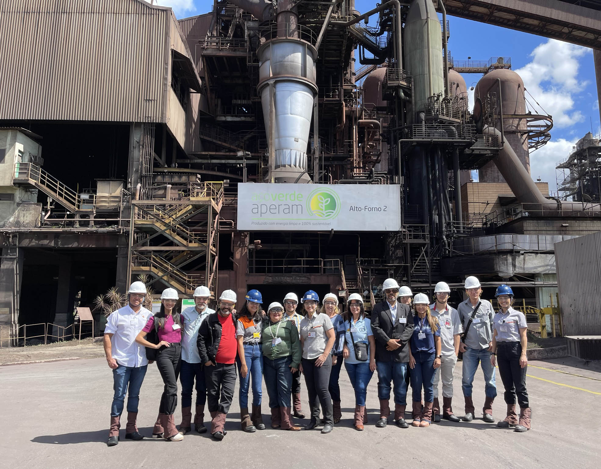 Profissionais da Imprensa visitam a planta industrial da Aperam South América