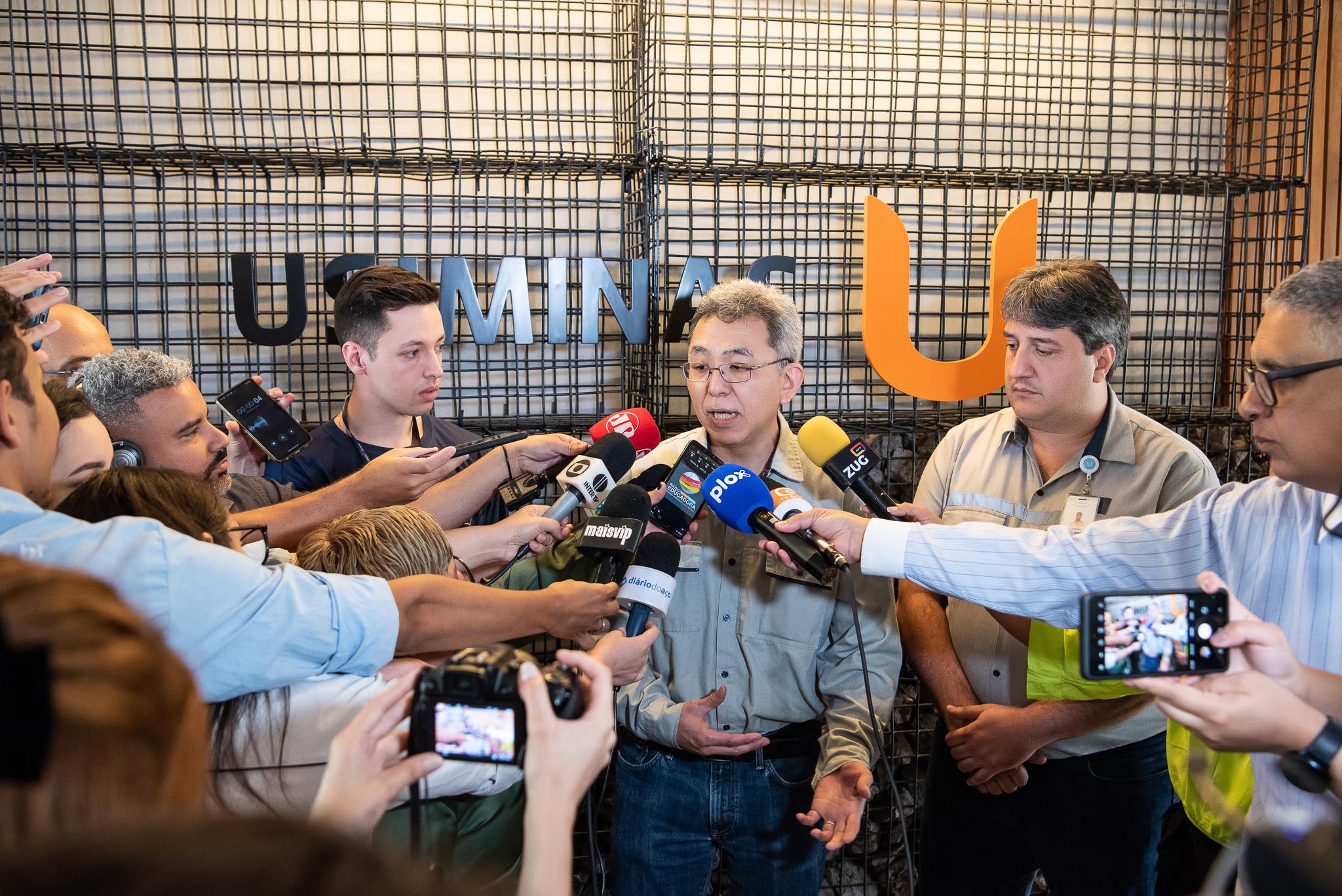 Usiminas lança livro de memórias em encontro com a imprensa regional