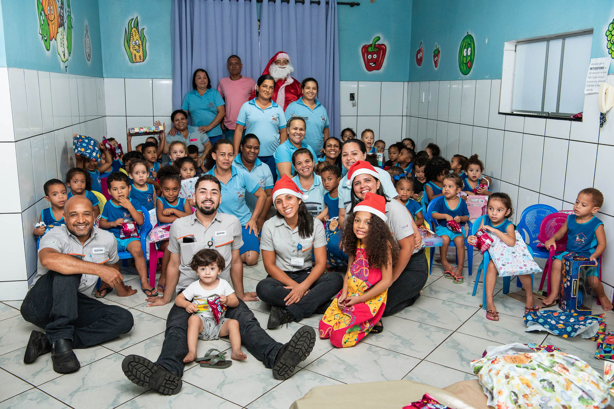 1.594 crianças de 23 de entidades receberam presentes do Natal Solidário Aperam
