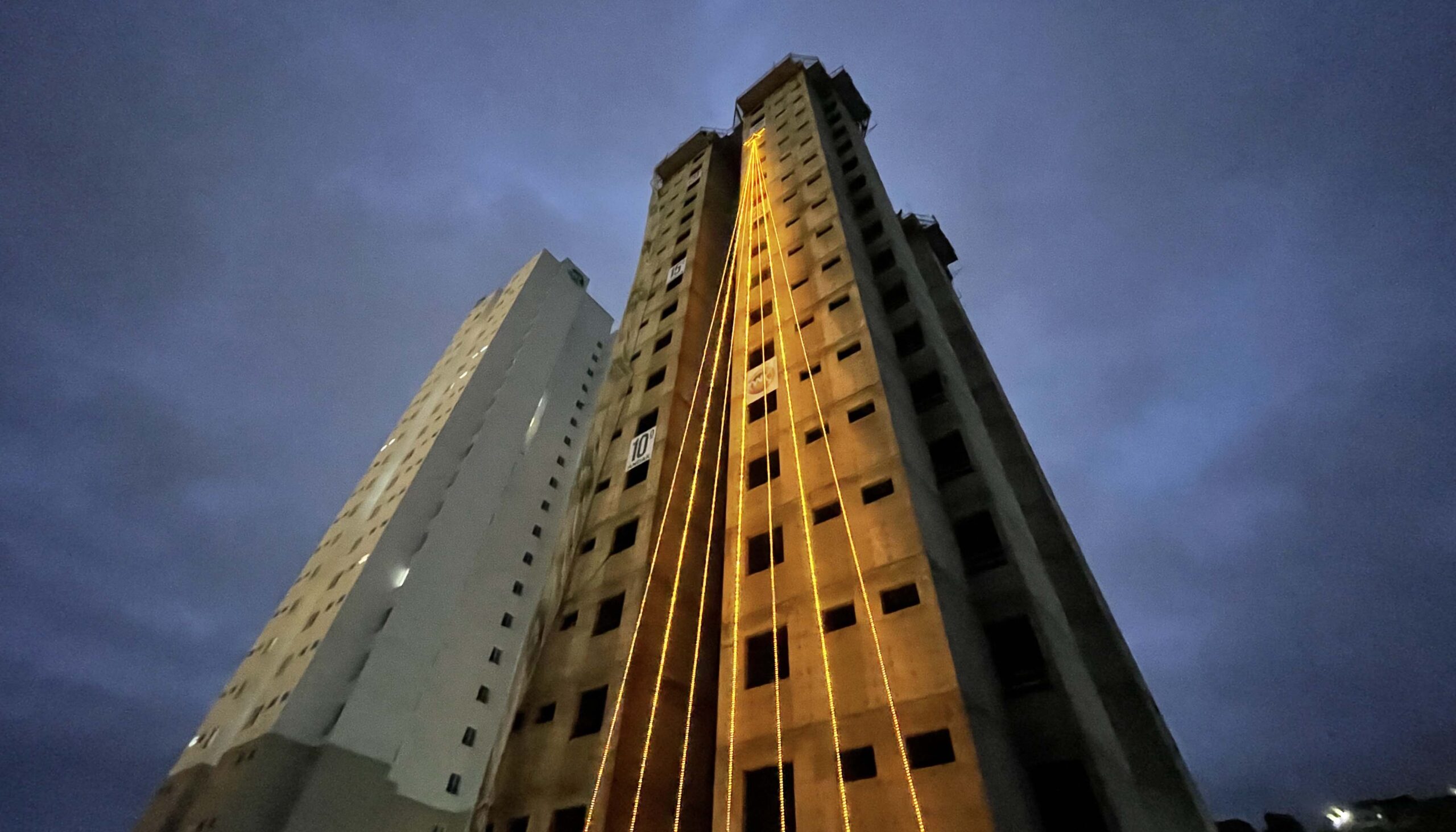 Natal Iluminado WR acende super árvores em Ipatinga e GV