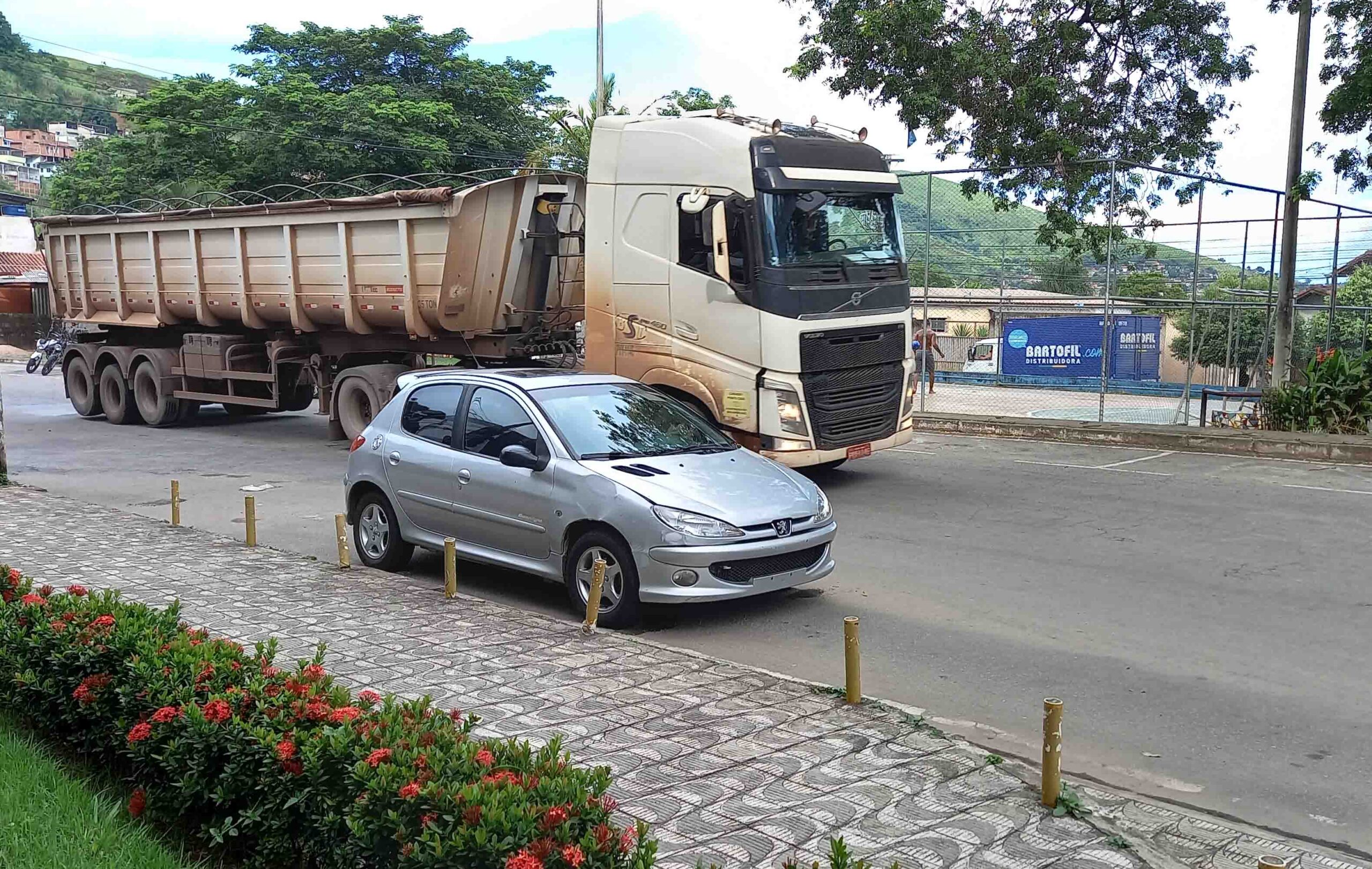Trânsito de caminhões pesados tem restrição na área urbana de Coronel Fabriciano