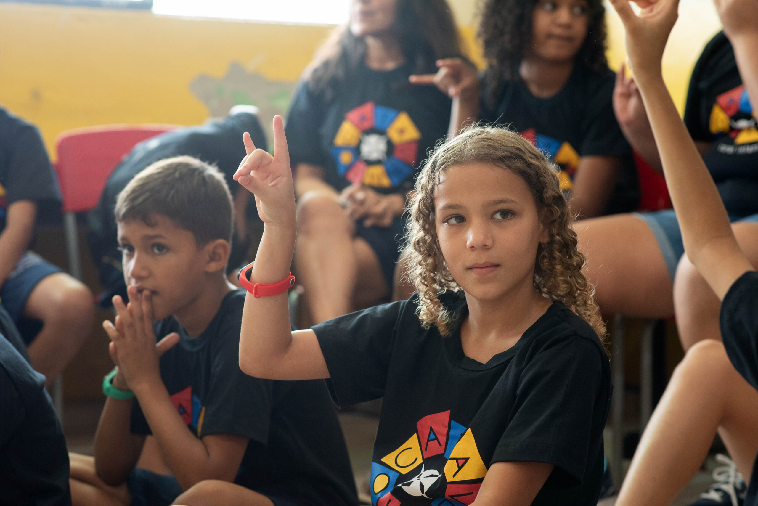 Projeto Catavento leva canto coral a crianças de Belo Oriente