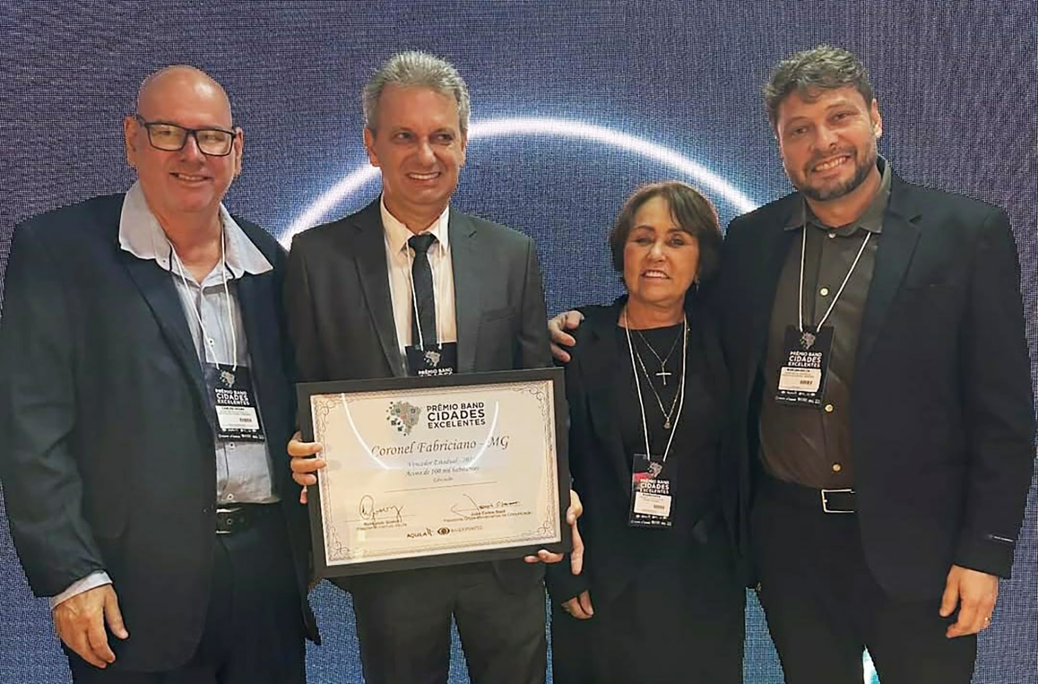 Coronel Fabriciano conquista 1º lugar no Prêmio Band Cidades Excelentes 2025 no pilar Educação