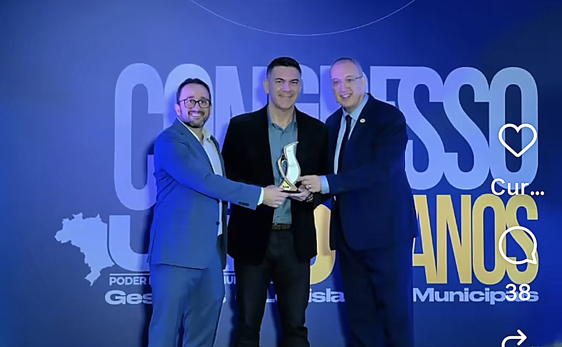 Vereador Luciano Lugão recebe Troféu Presidente Destaque, no Congresso Nacional, pela UVB