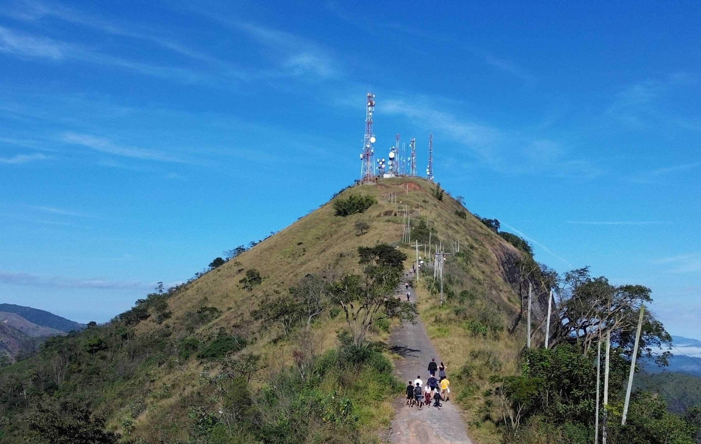1ª Caminhada Ecológica ao Pico do Ana Moura une solidariedade e valorização ambiental em Timóteo