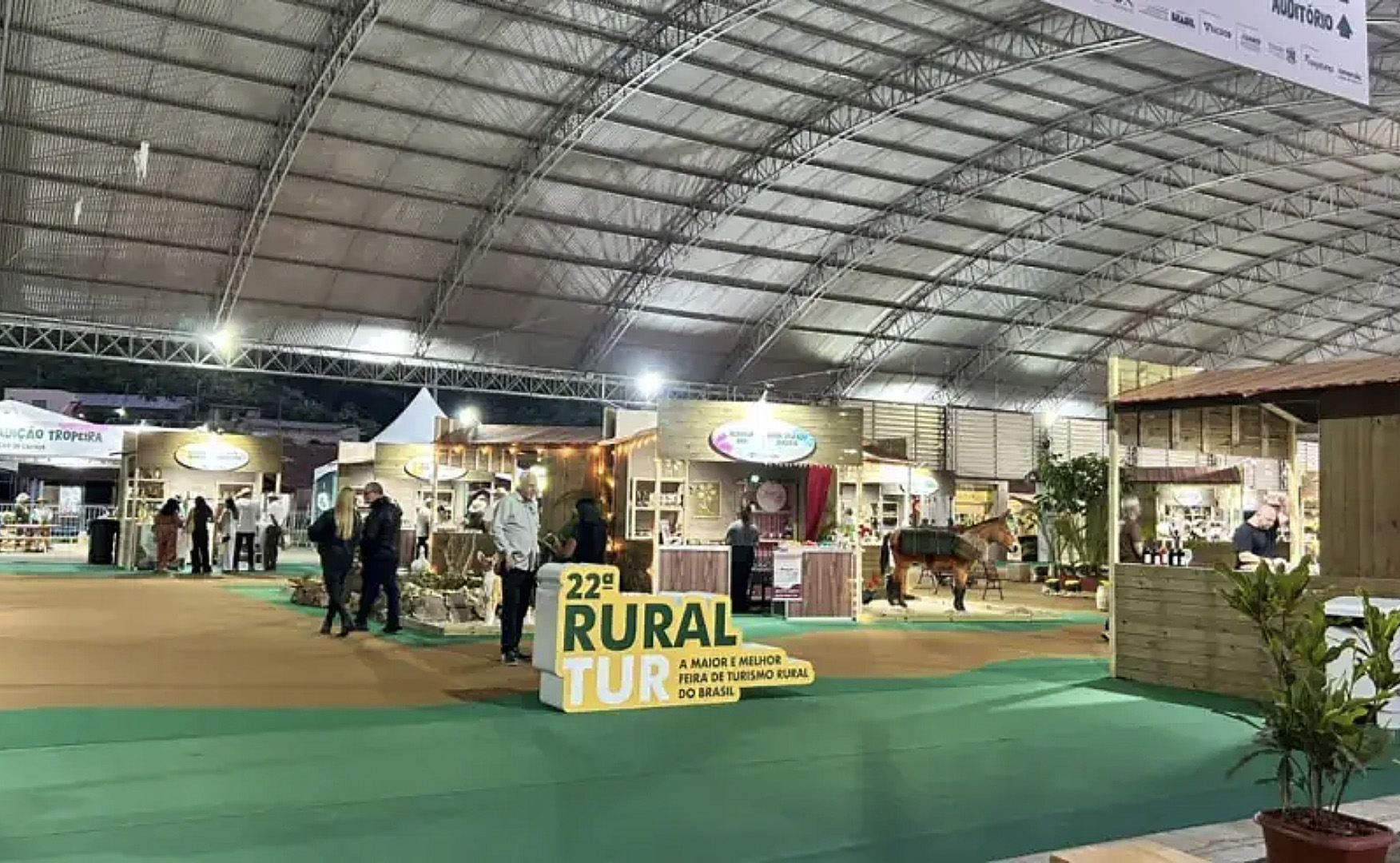 Sebrae Minas fortalece destinos turísticos regionais na Ruraltur 2026