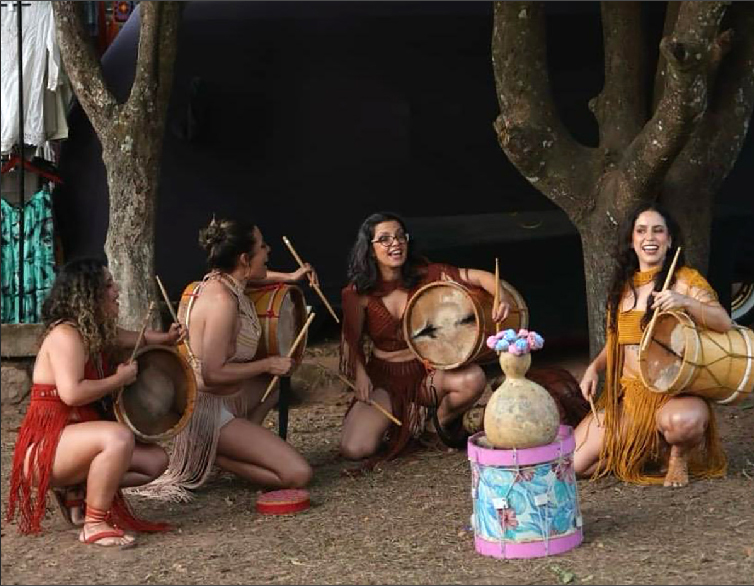 Artistas do Vale do Aço circulam com espetáculo de tambores, pelos Vales de Minas Gerais